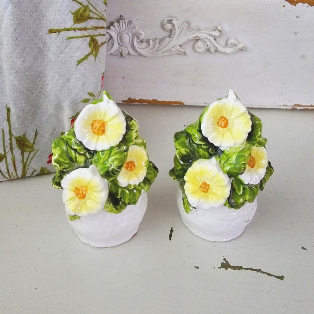 Vtg Lefton Salt And Pepper Shakers
